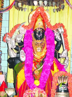ఘనంగా శ్రావణ పౌర్ణమి పూజలు 