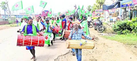 అమరుల స్ఫూర్తితో పోరాడాలి