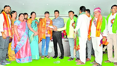 ఘనంగా ఆదివాసీ దినోత్సవం 