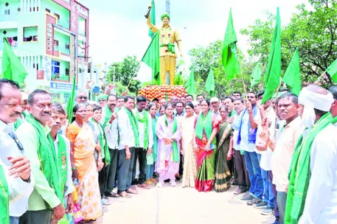 ఆదివాసీల సంప్రదాయాలు కాపాడాలి