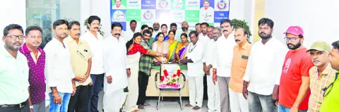 ఆదివాసీ చట్టాలు పట్టించుకోని ప్రభుత్వం
