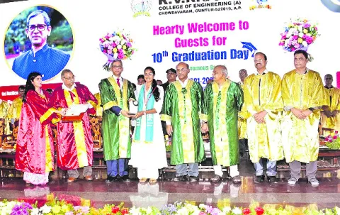 దేశాన్ని అగ్ర స్థానంలో నిలపాలి 