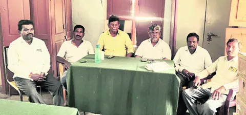 ‘కూపన్ల బాధ్యత ఇవ్వకుంటే రాజీనామా’