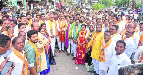 భక్తిశ్రద్ధలతో నూలుపౌర్ణమి