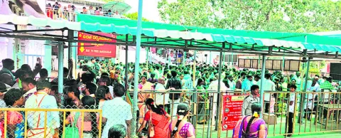 ఒక్క రూమ్‌ ప్లీజ్‌