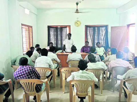 వీఆర్‌ఏల వేతనాలు పెంచాలి 
