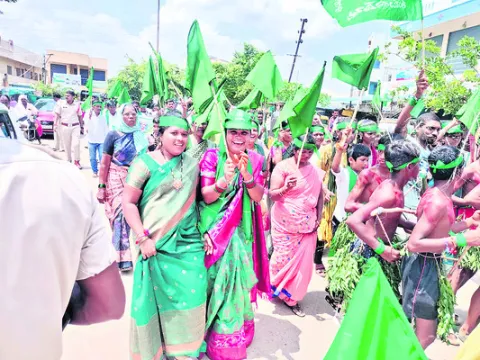 పోరాటాలతోనే హక్కుల సాధన