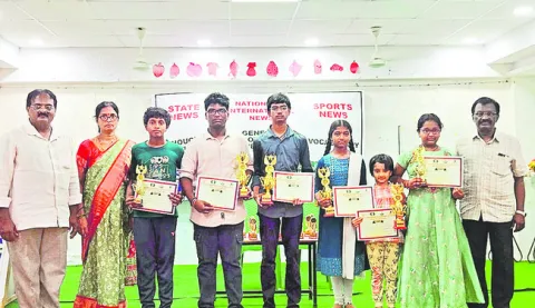ఉత్కంఠగా అండర్‌–17 చెస్‌ పోటీలు 