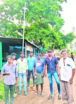 సీసీ కెమెరా ఏర్పాటుపై మండిపాటు 