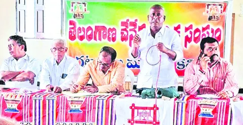 చేనేత కార్మికులందరికీ భరోసా కల్పించాలి