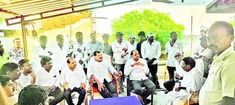 మాజీ ఎంపీపీకి పరామర్శ