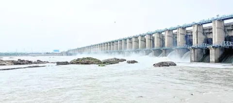 జూరాలకు 90 వేల క్యూసెక్కుల వరద 