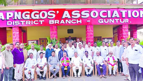 రాష్ట్ర ప్రభుత్వ డ్రైవర్ల సంఘం అధ్యక్షుడిగా రమేష్‌ బాబు