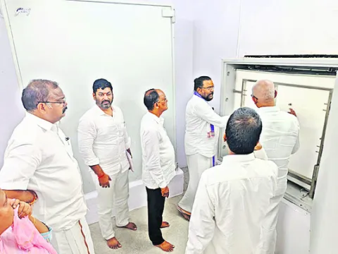 కొనసాగిన అప్పన్న ఆభరణాల తనిఖీ