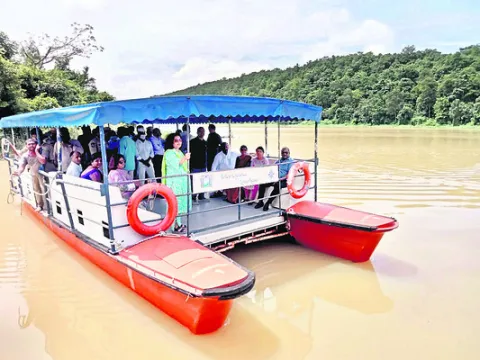 కిన్నెరసానిలో సండే సందడి