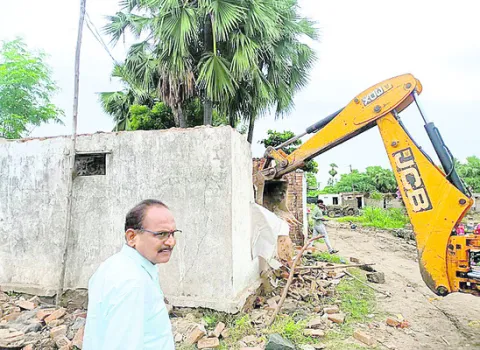 సర్కారు భూమి హస్తగతం