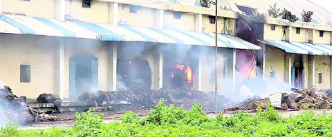 వ్యవసాయ మార్కెట్‌ గోదాంలో అగ్నిప్రమాదం