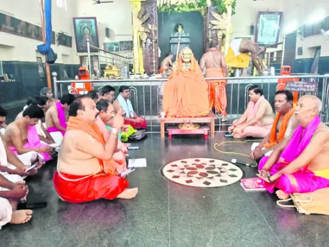 వైభవంగా రాఘవేంద్రస్వామి ఆరాధనోత్సవాలు 
