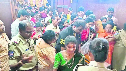బాసరలో భక్తుల రద్దీ