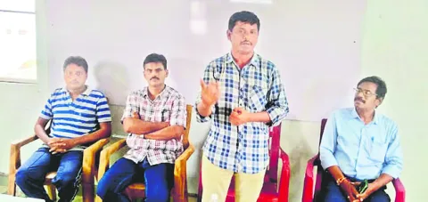 ప్రైవేటు ఉపాధ్యాయులకు కనీస వేతనాలు ఇవ్వాలి