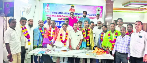 ఐక్య ఉద్యమాలతోనే జర్నలిస్టుల సమస్యల పరిష్కారం 