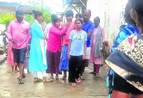 తండ్రి మందలించాడని ఇంటి నుంచి వెళ్లిన కొడుకు