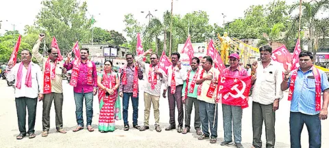 బీసీ రిజర్వేషన్ల   చట్టం చేయాలి