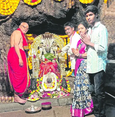 తలుపులమ్మ తల్లికి మకర తోరణం 