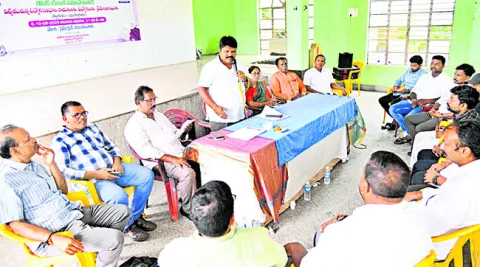 ఐపీఎం ఉద్యోగుల సమస్యలు పరిష్కరించాలి 