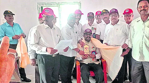 మాజీ సైనికుల నూతన భవనం ప్రారంభం 