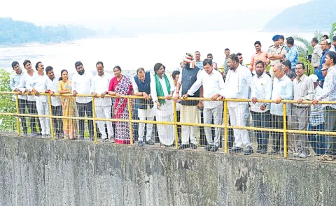 Congress Leaders Comments On Rayalaseema lift irrigation Project