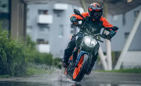 KTM 160 Duke Launched at Rs 1 85 lakh in India