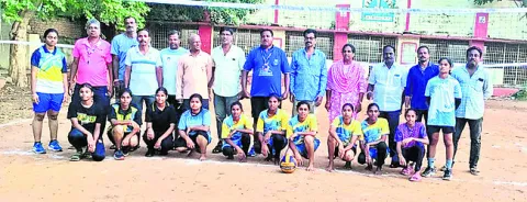 జిల్లా వాలీబాల్‌ బాలికల జట్టు ఎంపిక 