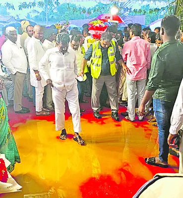 ఏర్పాట్లపై అసహనం 