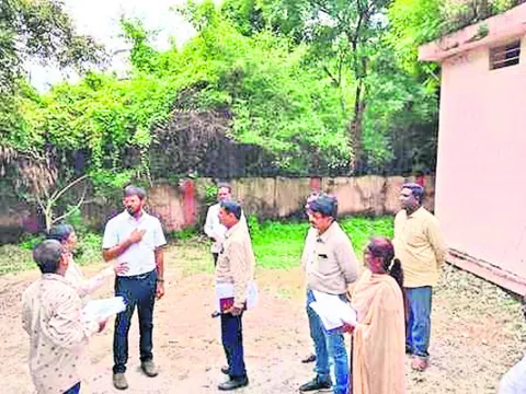 ఇందిరమ్మ ఇళ్ల నిర్మాణ పనులపై ఆరా..