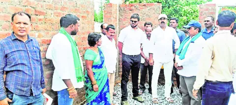 అలా కడితే అప్పుల పాలవుతారు