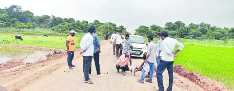 రోడ్ల నిర్మాణాల్లో నాణ్యత పాటించాలి 