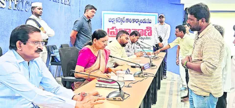ప్రజావాణికి 40 అర్జీలు
