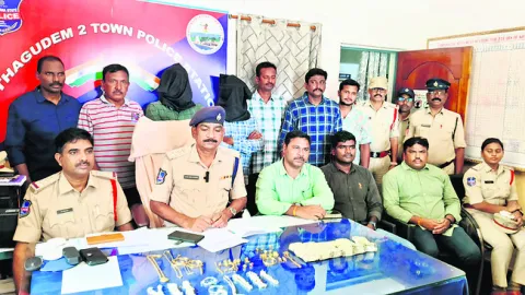 22 తులాల బంగారం స్వాధీనం