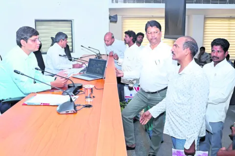 సమస్యల పరిష్కారానికి ప్రాధాన్యం ఇవ్వాలి