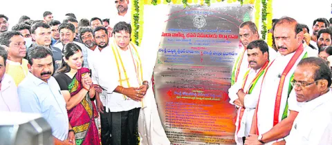 మానేరు రివర్‌ఫ్రంట్‌ పూర్తిచేస్తాం