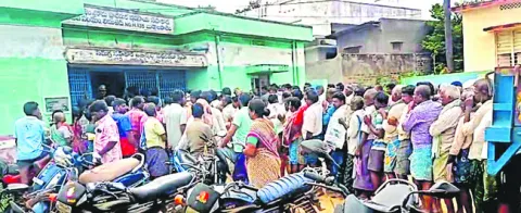 ఏదయా.. యూరియా! 