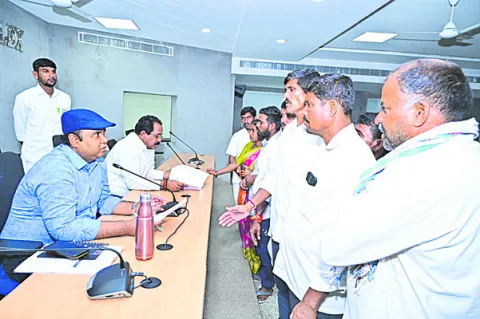 అర్జీలను త్వరగా పరిష్కరించాలి 