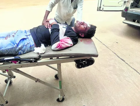 రెండు బైకులు ఢీ 