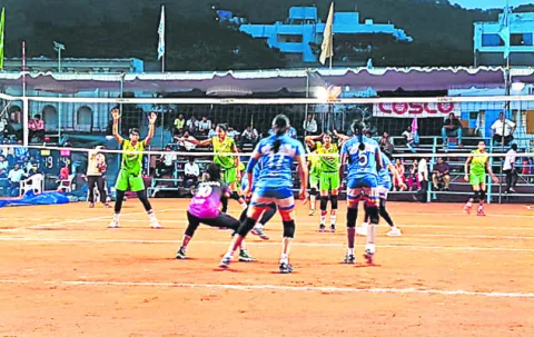 క్రీడా స్ఫూర్తిని పెంపొందించుకోవాలి 