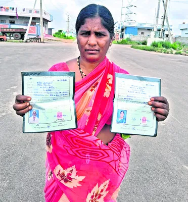 చికిత్సకు డబ్బులు లేక అమ్మ చనిపోయింది.. 
