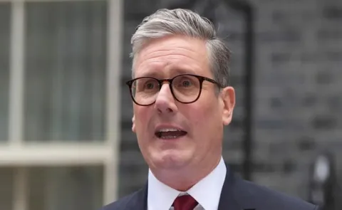 UK Prime Minister Keir Starmer warned illegal immigrants of immediate detention and deportation15