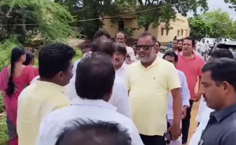 వైఎస్సార్‌సీపీ ఏజెంట్‌పై టీడీపీ గూండాల దాడి
