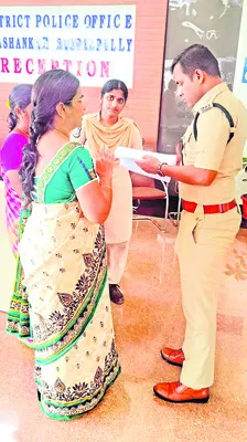 ఫిర్యాదుల పరిష్కారానికి ప్రాధాన్యం