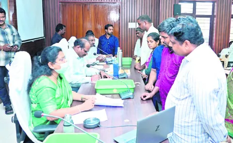 అర్జీల పరిష్కారంలో నిర్లక్ష్యం సహించం 